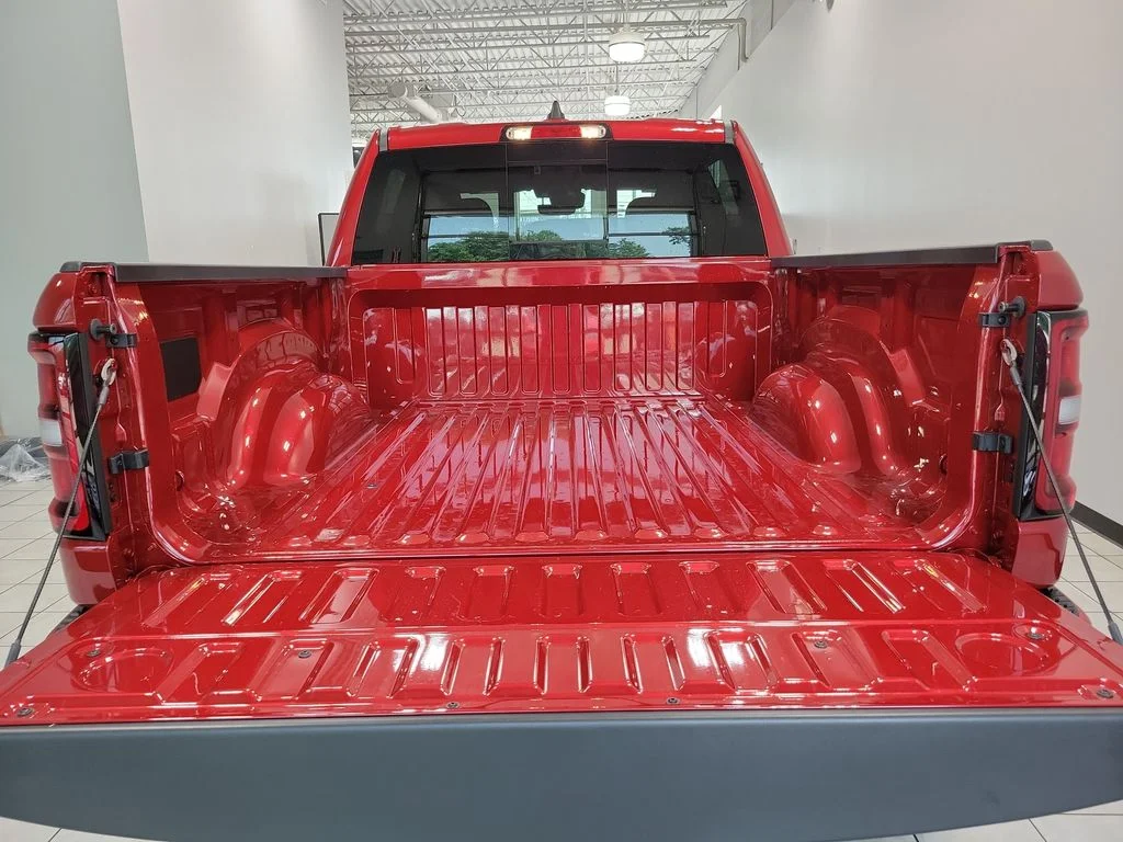 New 2026 Molten Red Pearl-Coat Exterior Paint RAM Big Horn/Lone Star image 8
