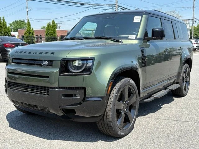 New 2026 Woolstone Green Land Rover X-Dynamic SE image 3
