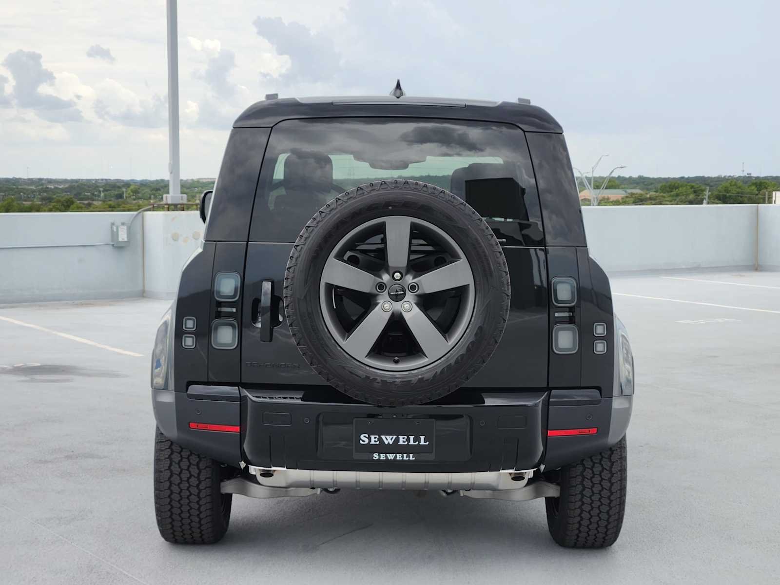 New 2026 Santorini Black LAND ROVER S image 6