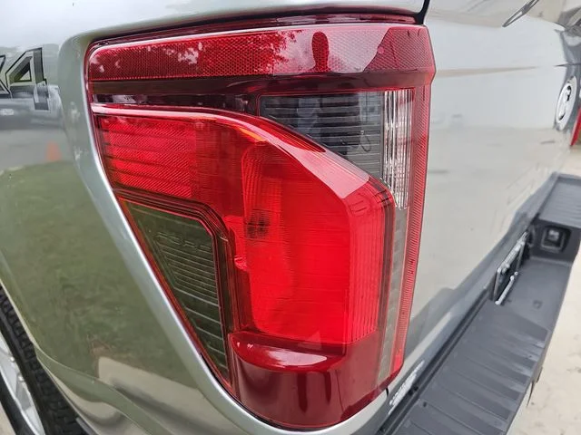 Used 2025 Silver Ford XLT image 32