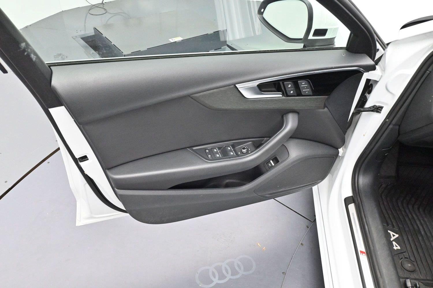 Used 2021 Glacier White Metallic Audi S line Premium image 9