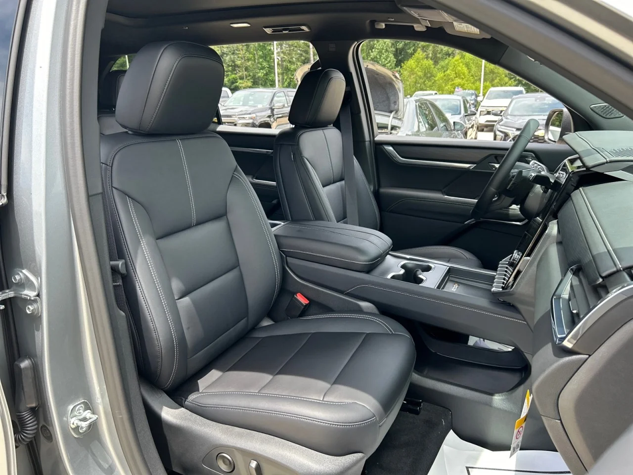 New 2026 Sterling Metallic GMC Elevation image 19