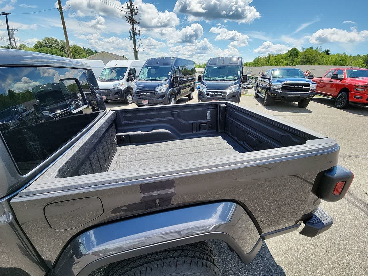 New 2026 Granite Crystal Metallic Clear-Coat Exterior Paint Jeep 85th Anniversary Edition image 15