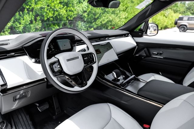 New 2026 White Land Rover Dynamic SE image 3