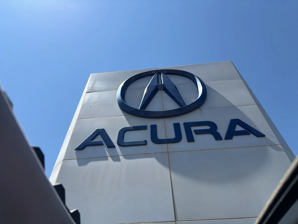 Used 2017 White Diamond Pearl Acura SH-AWD with Advance Package image 2