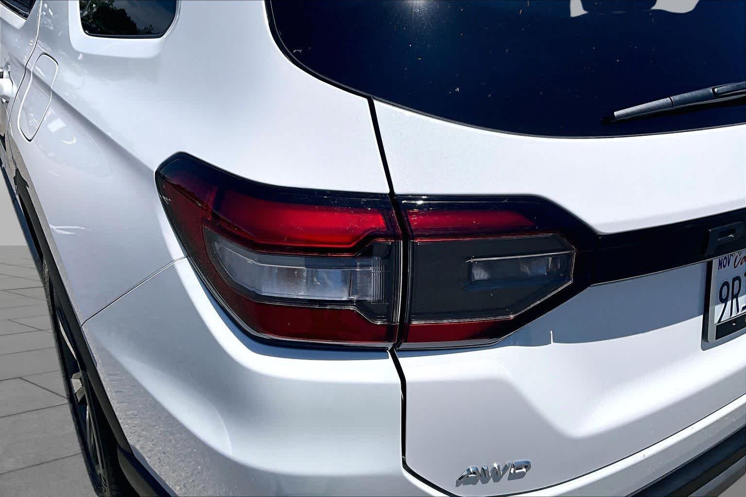 Used 2025 Platinum White Pearl Honda Touring image 28