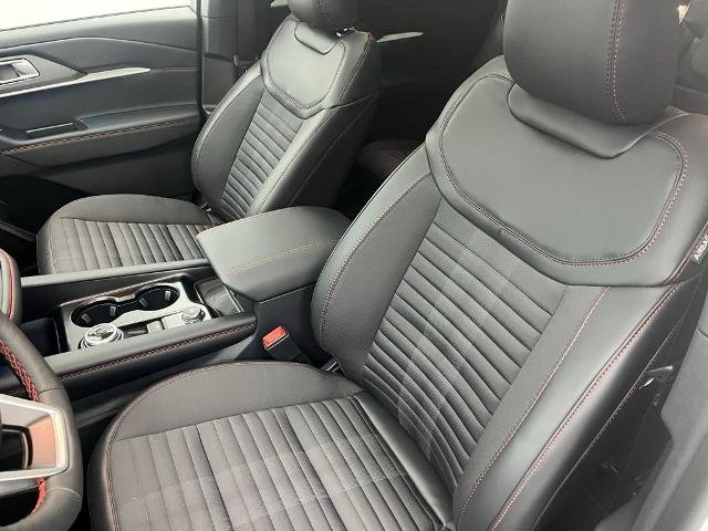 New 2026 Star White Metallic Tri-Coat Ford ST-Line image 21