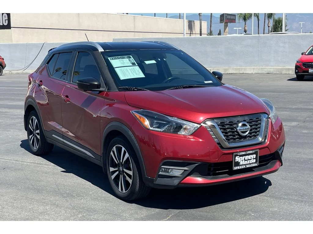 Used 2018 Cayenne Red/Super Black Nissan SR image 8