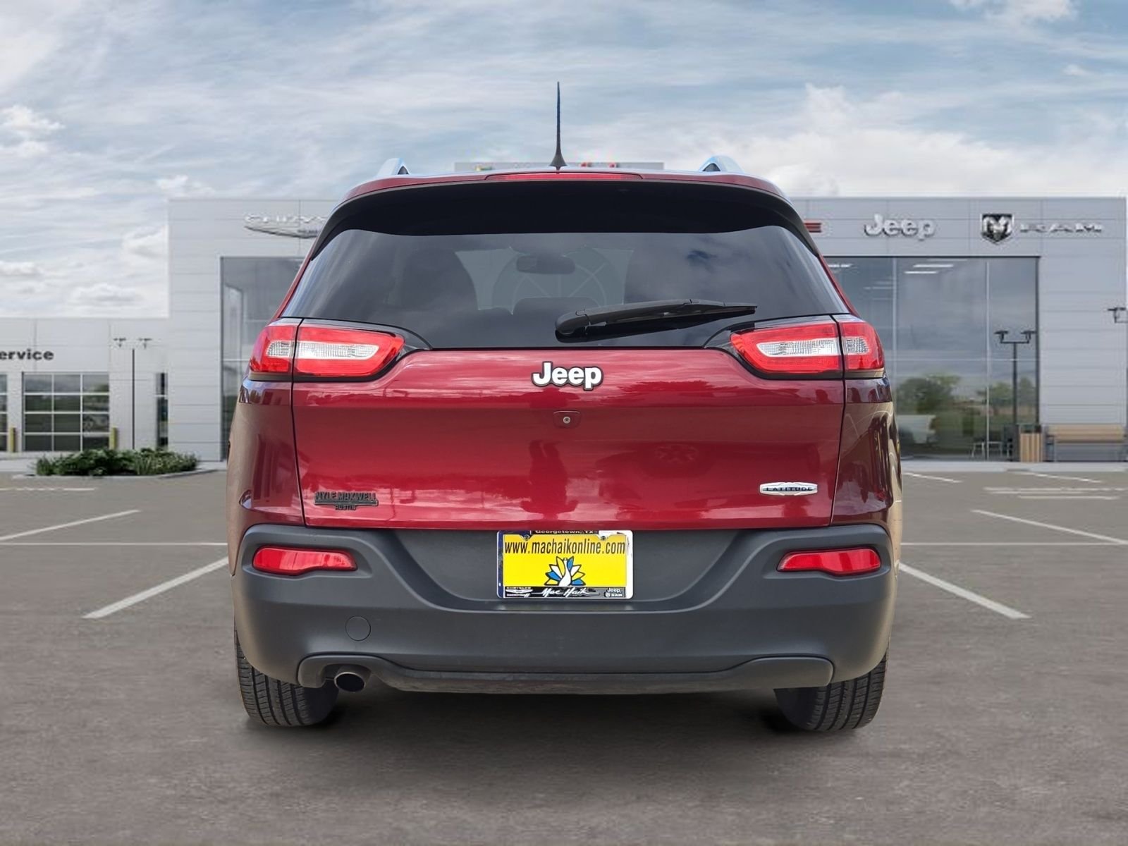 Used 2018 Red Jeep Latitude Plus image 4