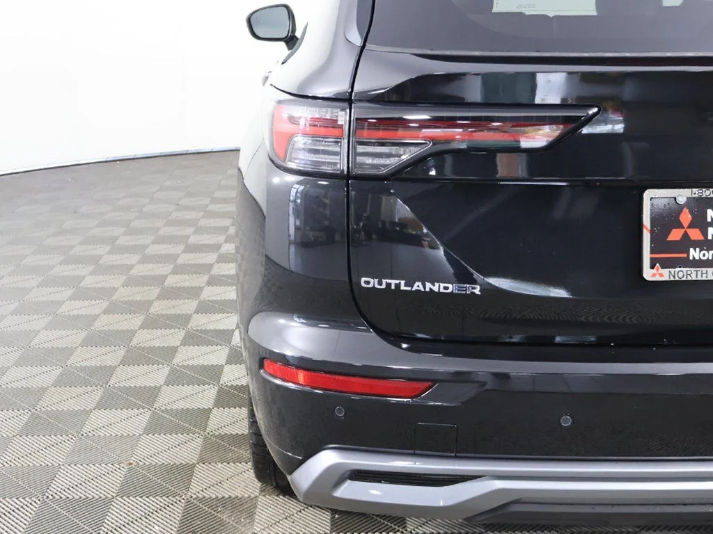 2025 Mitsubishi Outlander SEL Platinum Edition - Photo 21