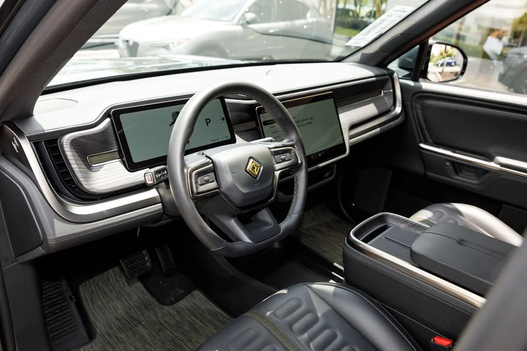 Used 2025  Rivian Adventure Dual Motor Large Pack image 10