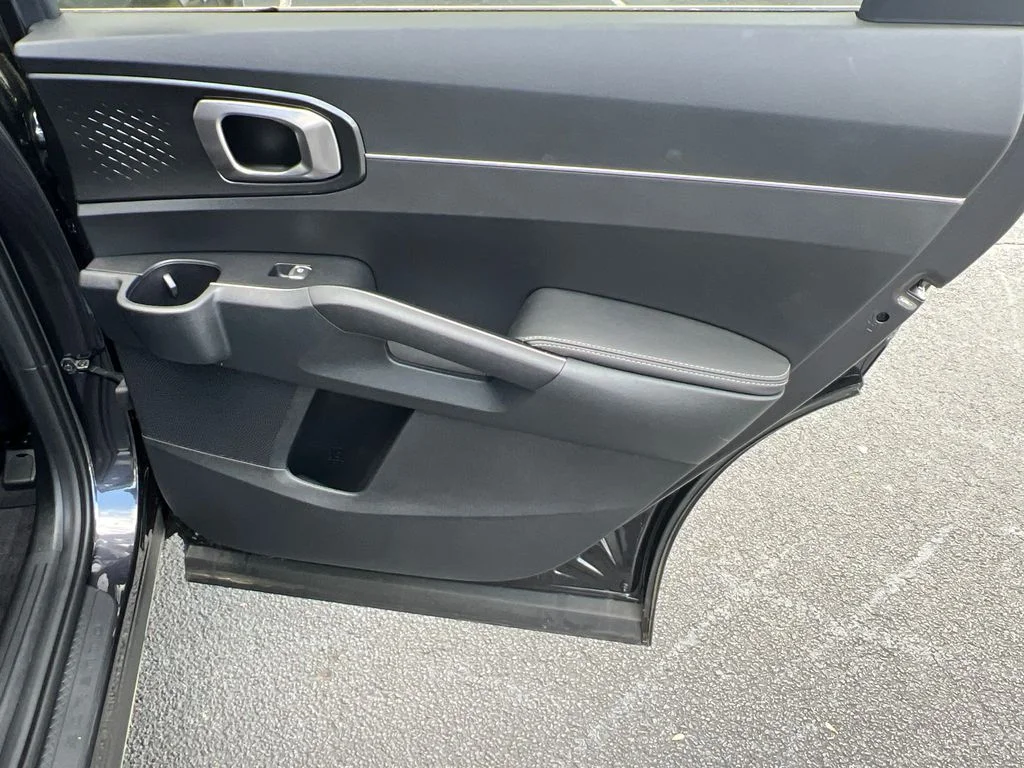 2025 Kia Sorento S - Photo 17