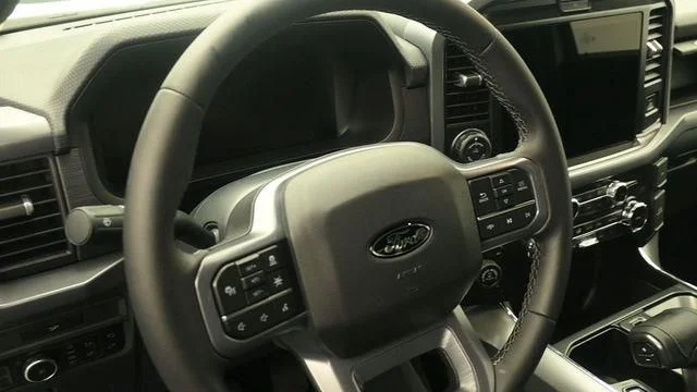 New 2026 Oxford White Ford XLT image 15