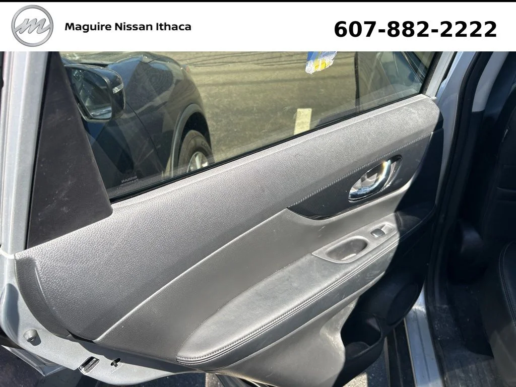 Used 2019 Silver Nissan SL image 8