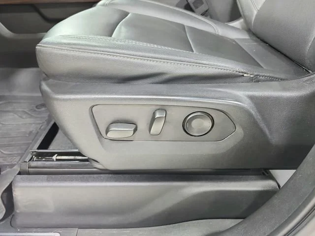 Used 2023 White Frost Tricoat GMC SLT image 20