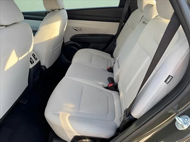 Used 2025 Green Hyundai SEL image 13