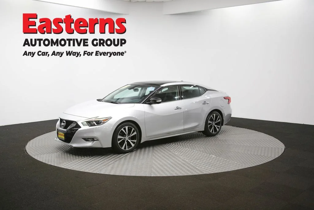 Used 2018 Silver Nissan Platinum image 60