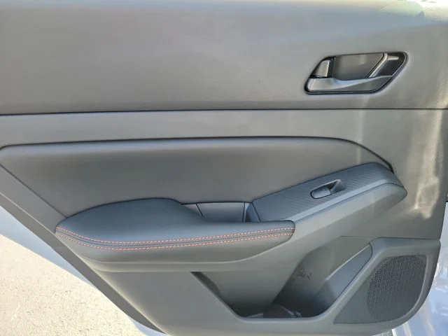 New 2026 Gray Sky Pearl / Super Black Two-tone Nissan SR image 11