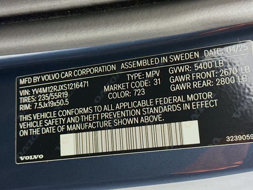 Used 2025 Blue Volvo B5 Core image 27