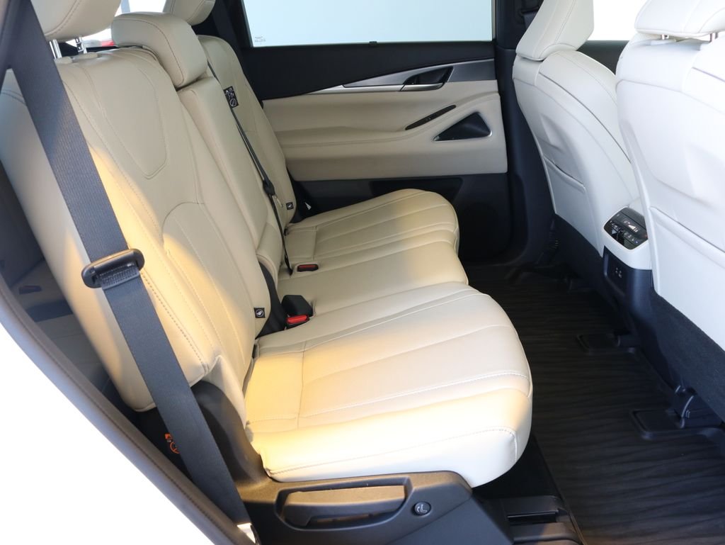 Certified Used 2025 White INFINITI LUXE image 42