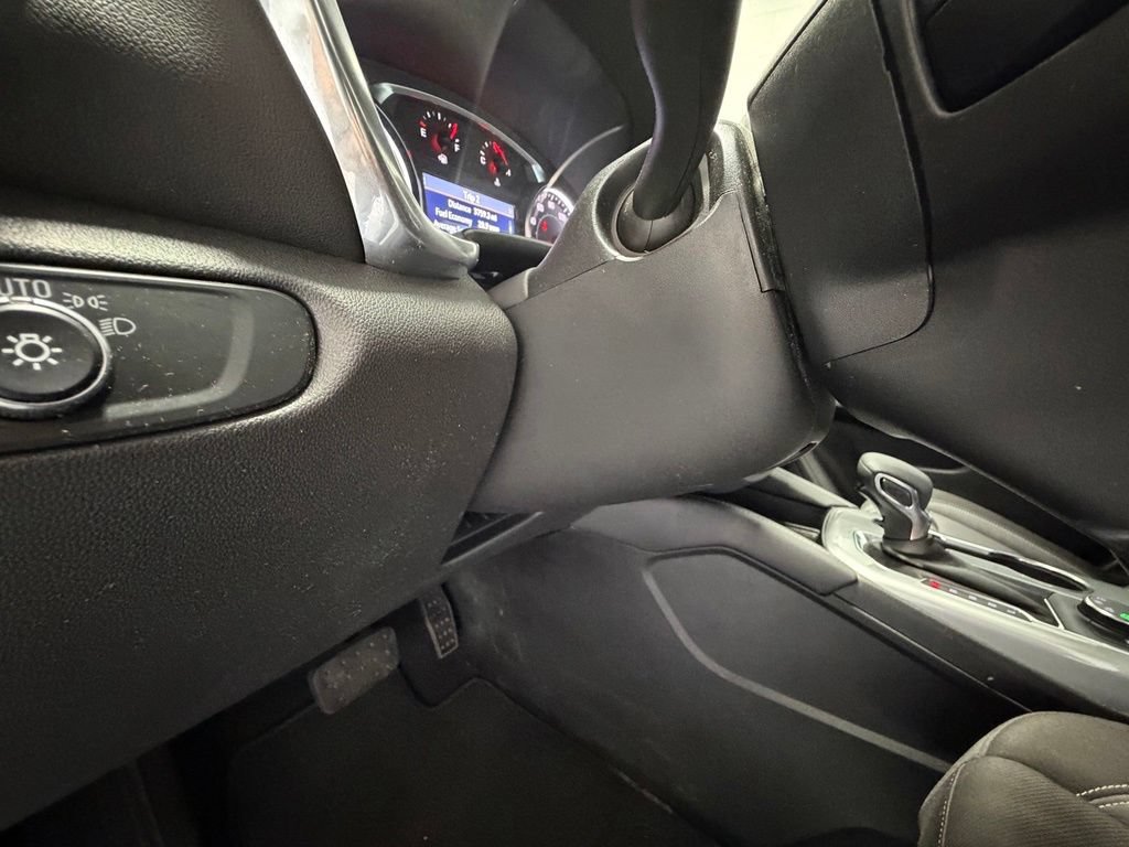 Used 2025 Summit White Chevrolet 2LT image 19