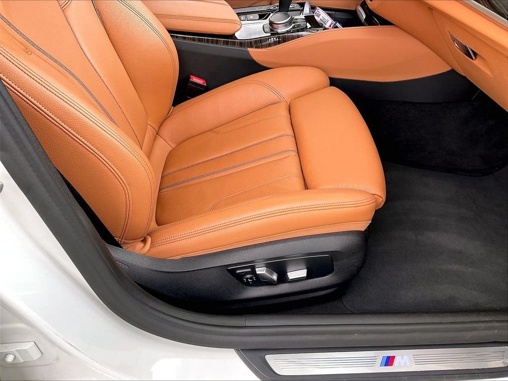 Used 2019 Alpine White BMW 540i xDrive image 37