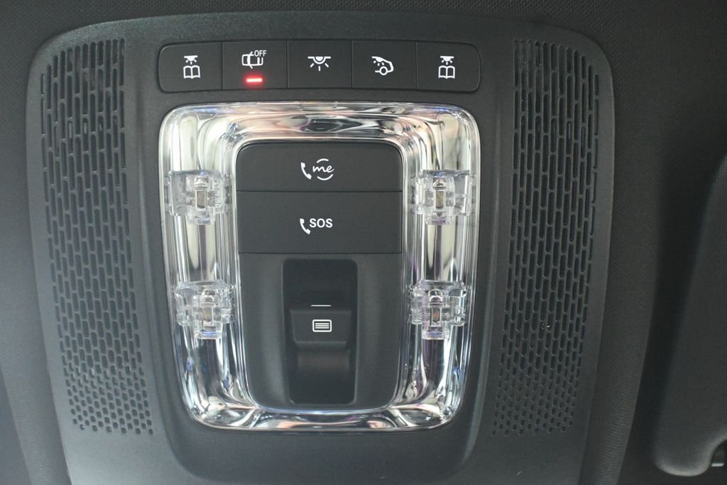 New 2026 Polar White Mercedes-Benz GLB 250 image 22