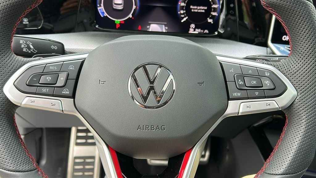 2025 Volkswagen Golf GTI SE - Photo 12