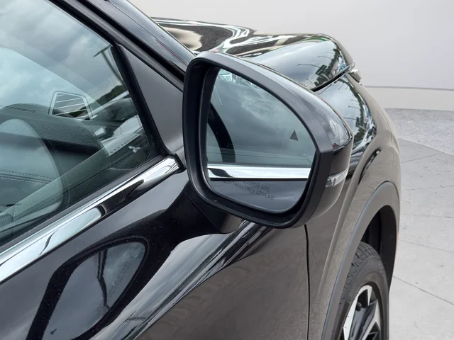 Used 2022 Black Mitsubishi SE image 9