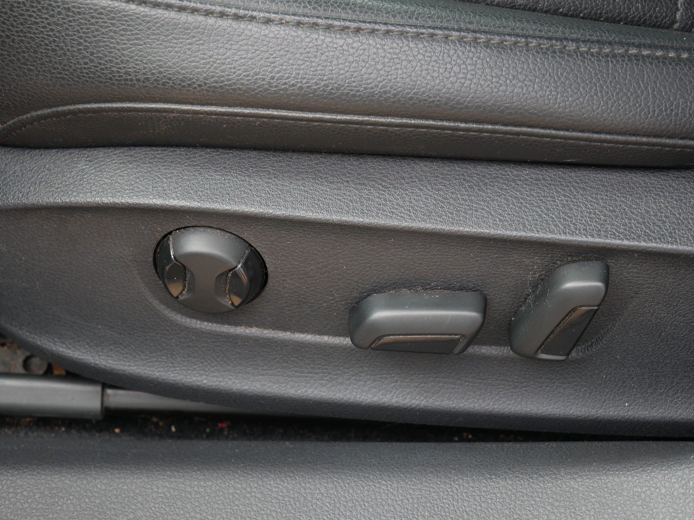 Used 2014 Black Volkswagen SE w/Snrf/Nav image 20