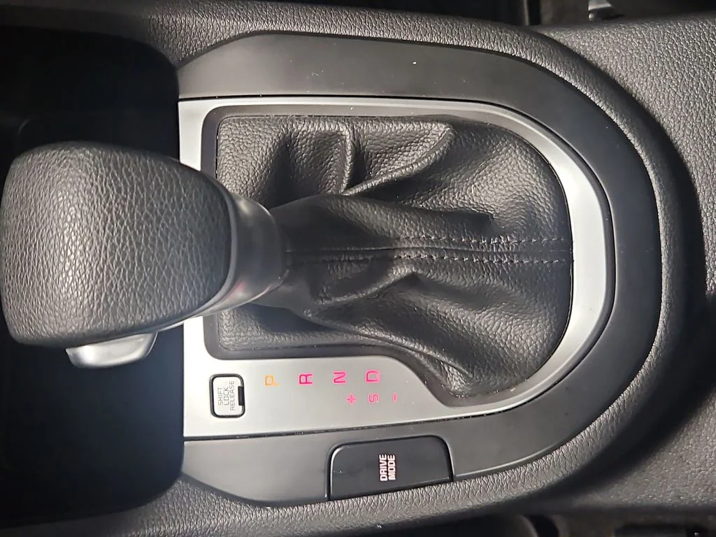 Used 2019 Black Kia LXS image 36