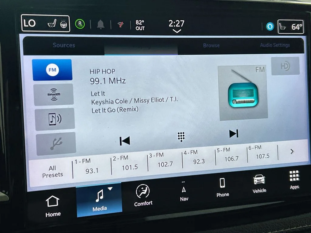 Used 2024 White Chrysler Select S Appearance image 12