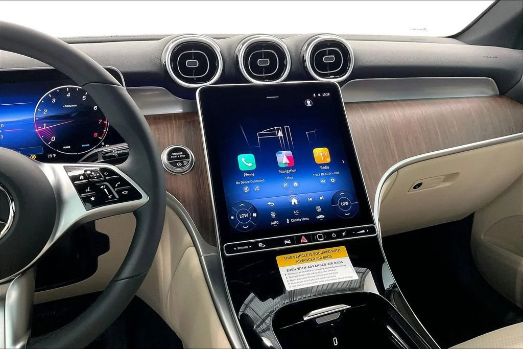 New 2026 Polar White Mercedes-Benz GLC 300 image 18