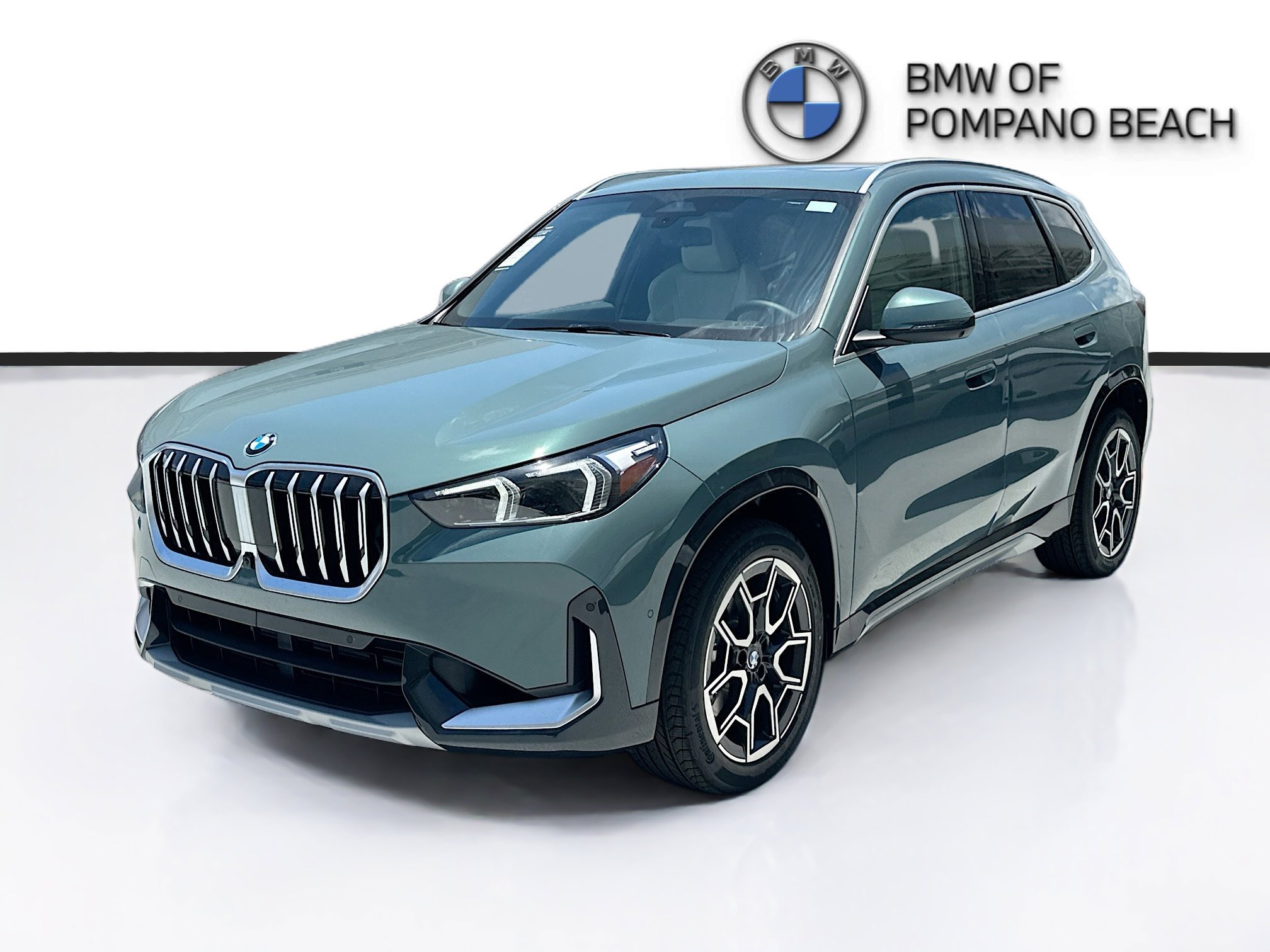 New 2026 Cape York Green Metallic BMW xDrive28i image 3