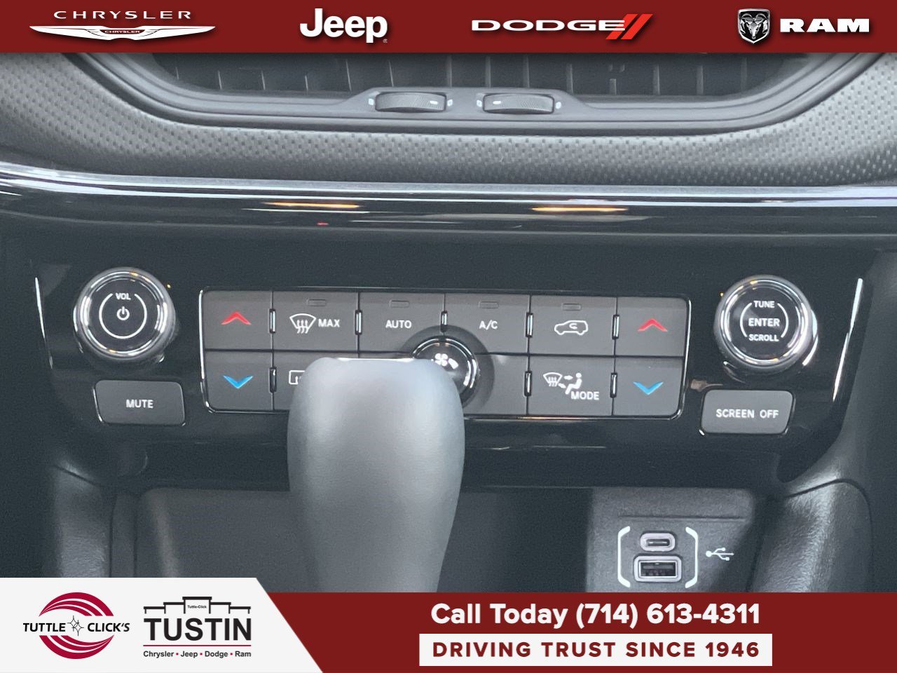 New 2026 Bright White Clearcoat Jeep Latitude image 13