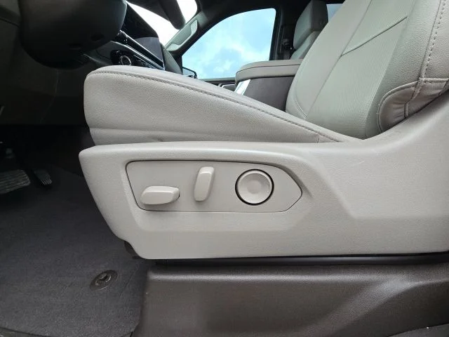 Used 2025 White Chevrolet LTZ image 23