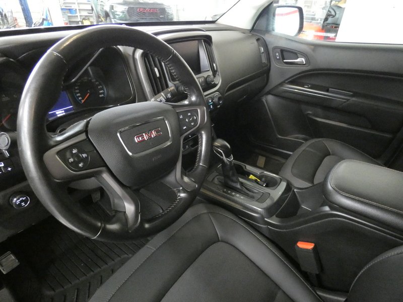Used 2022 GRAY GMC 4WD Crew Cab 128" AT4 w/Cloth image 8