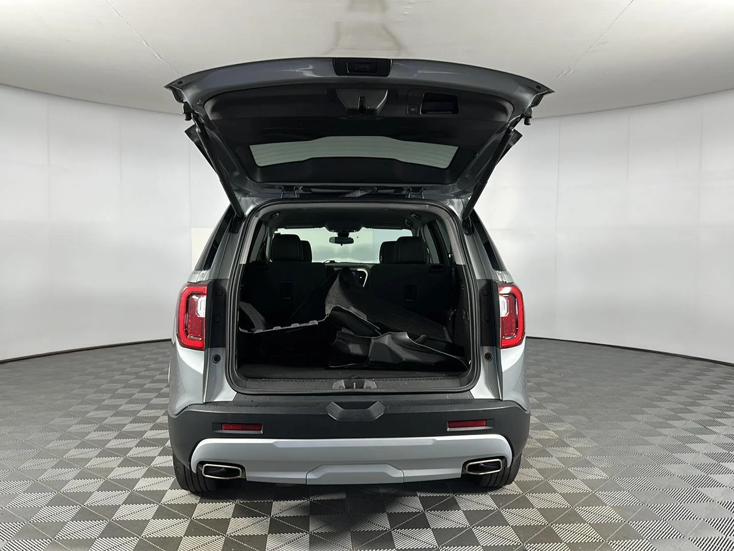 Used 2023 Sterling Metallic GMC SLE image 20