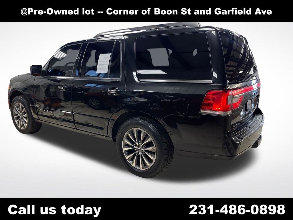Used 2015 Black Lincoln Base image 10