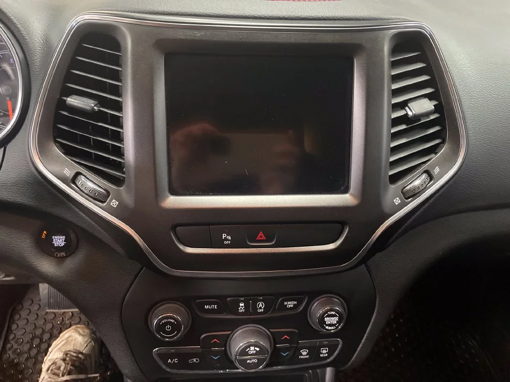 Used 2019 Beige Jeep Trailhawk image 24