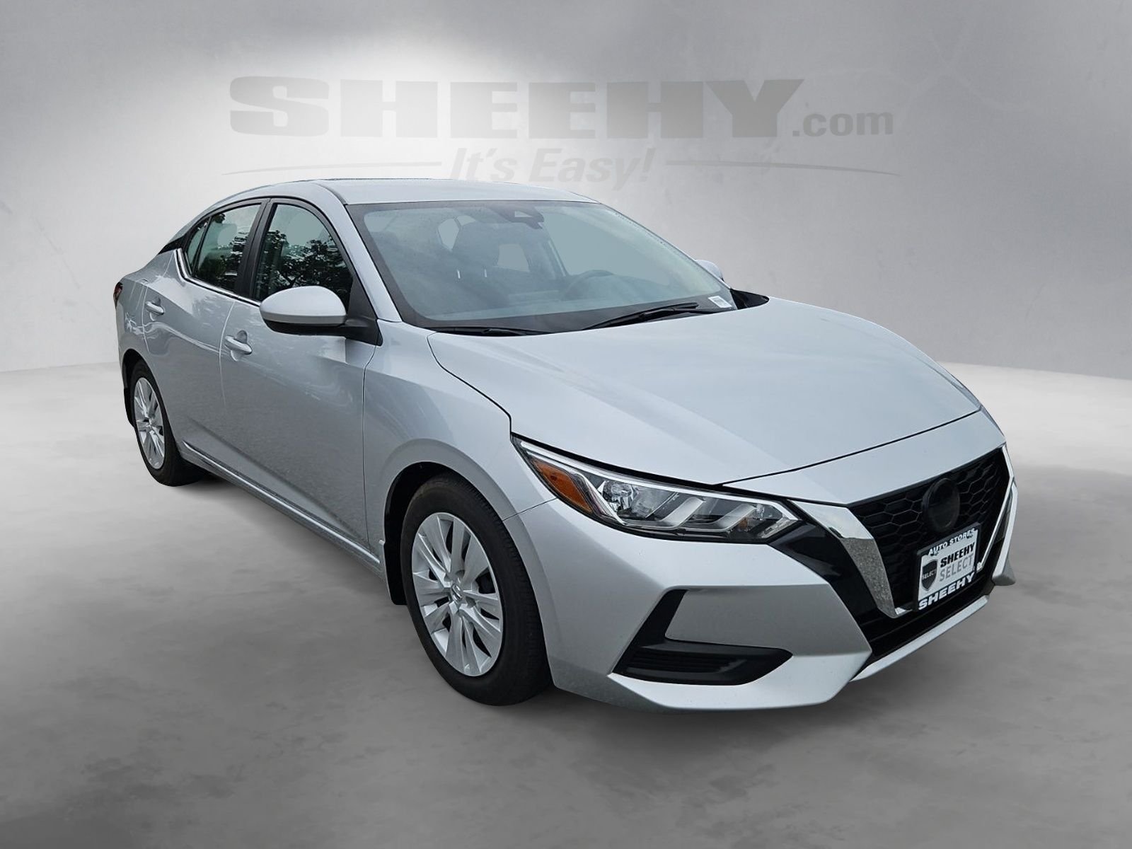 Used 2022 Silver Nissan S image 2