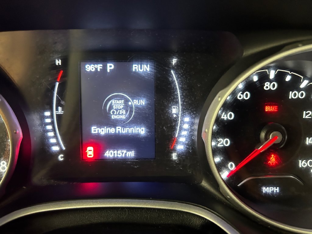 Used 2021 Silver Jeep Latitude image 10