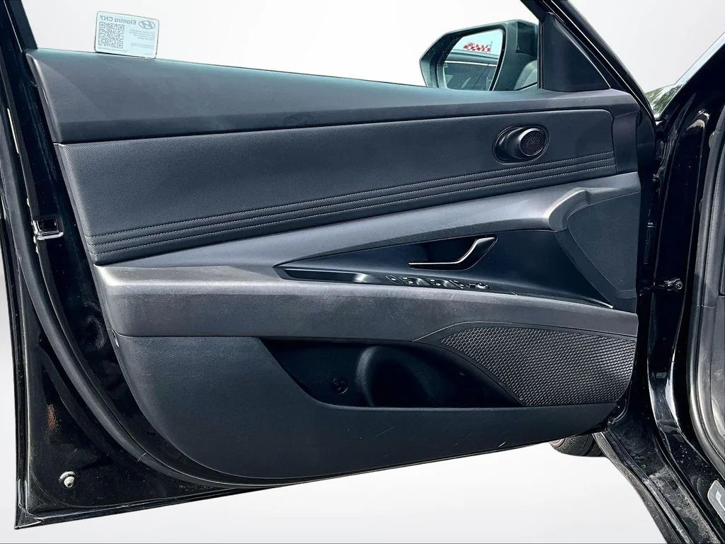 Used 2025 Black Hyundai SEL Sport image 20