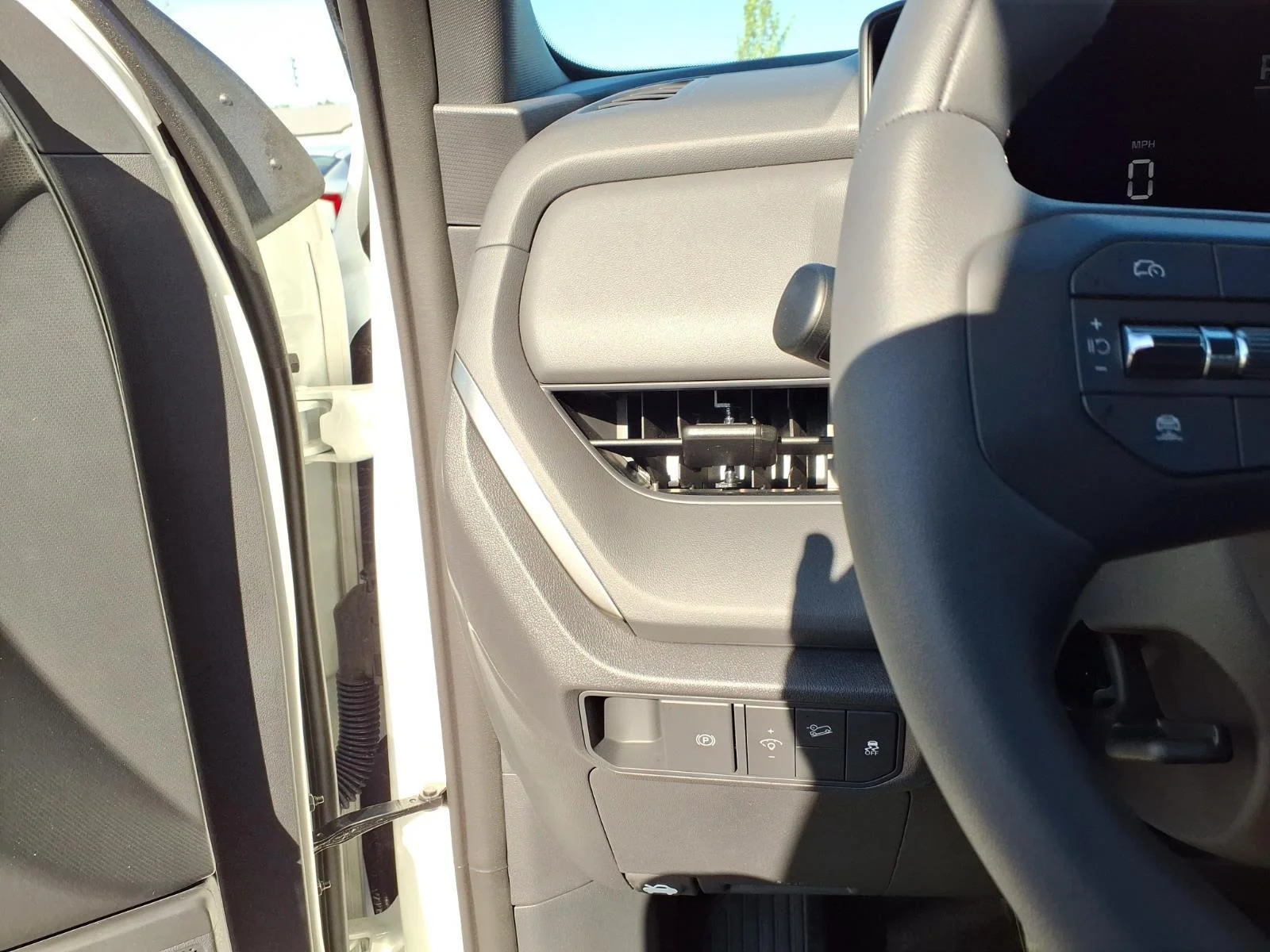 New 2027 Snow White Pearl Kia X-Line S image 9