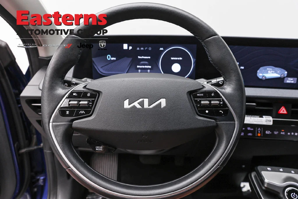 Used 2023 Blue Kia Wind image 12