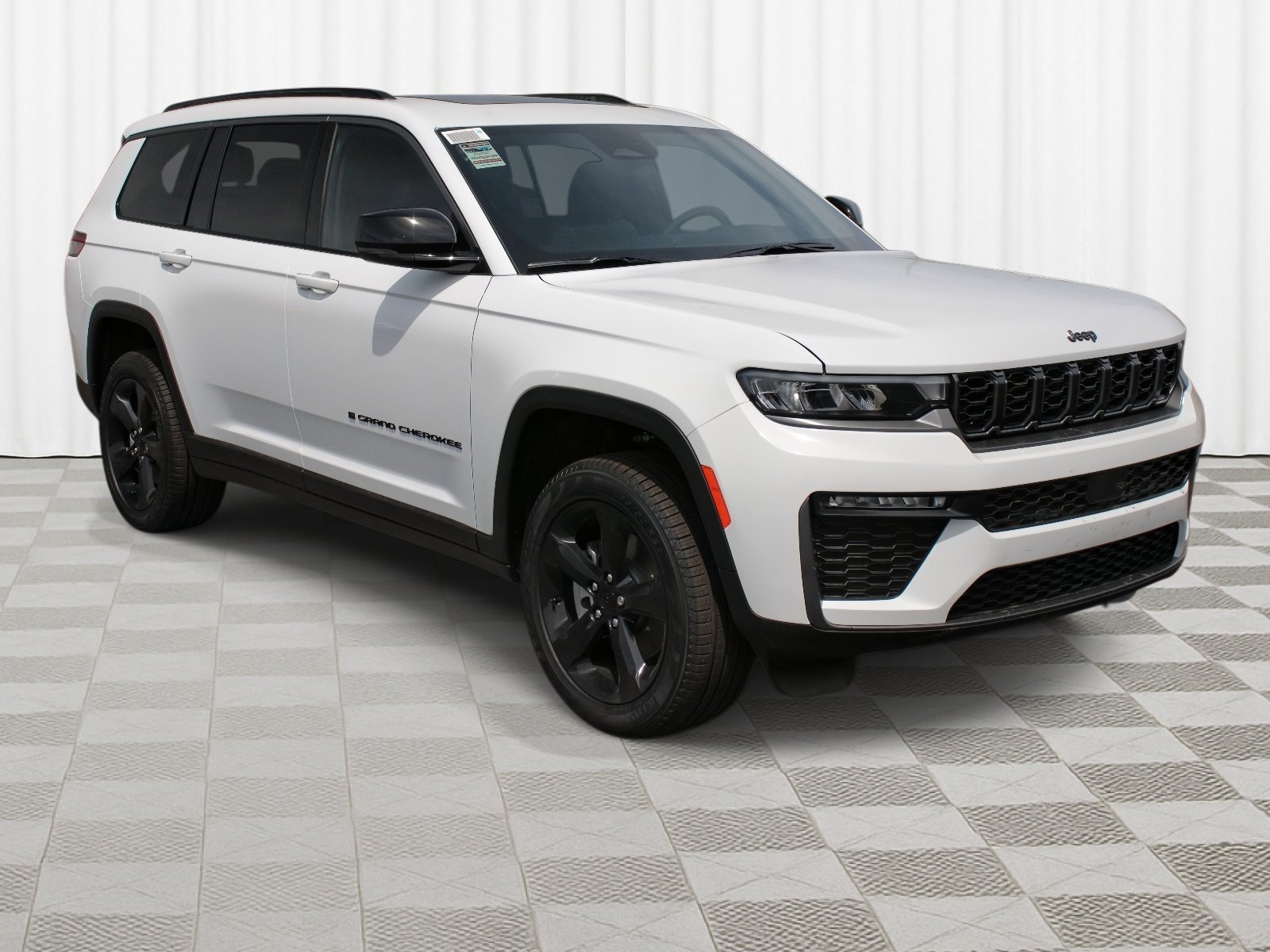 New 2026 Bright White Clear-Coat Exterior Paint Jeep Limited image 35