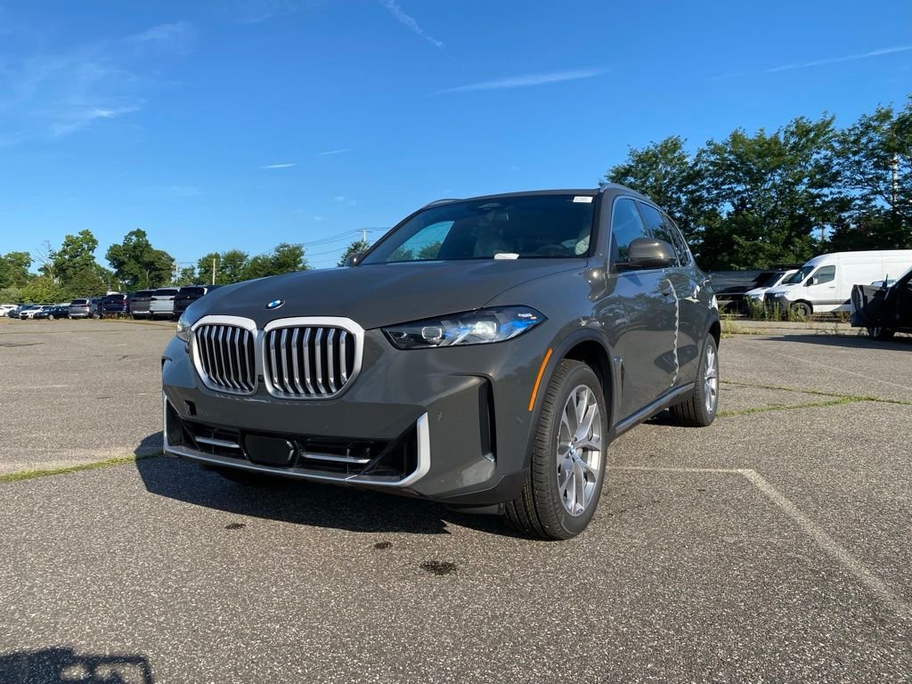New 2026 Dravit Grey Metallic BMW xDrive40i image 1