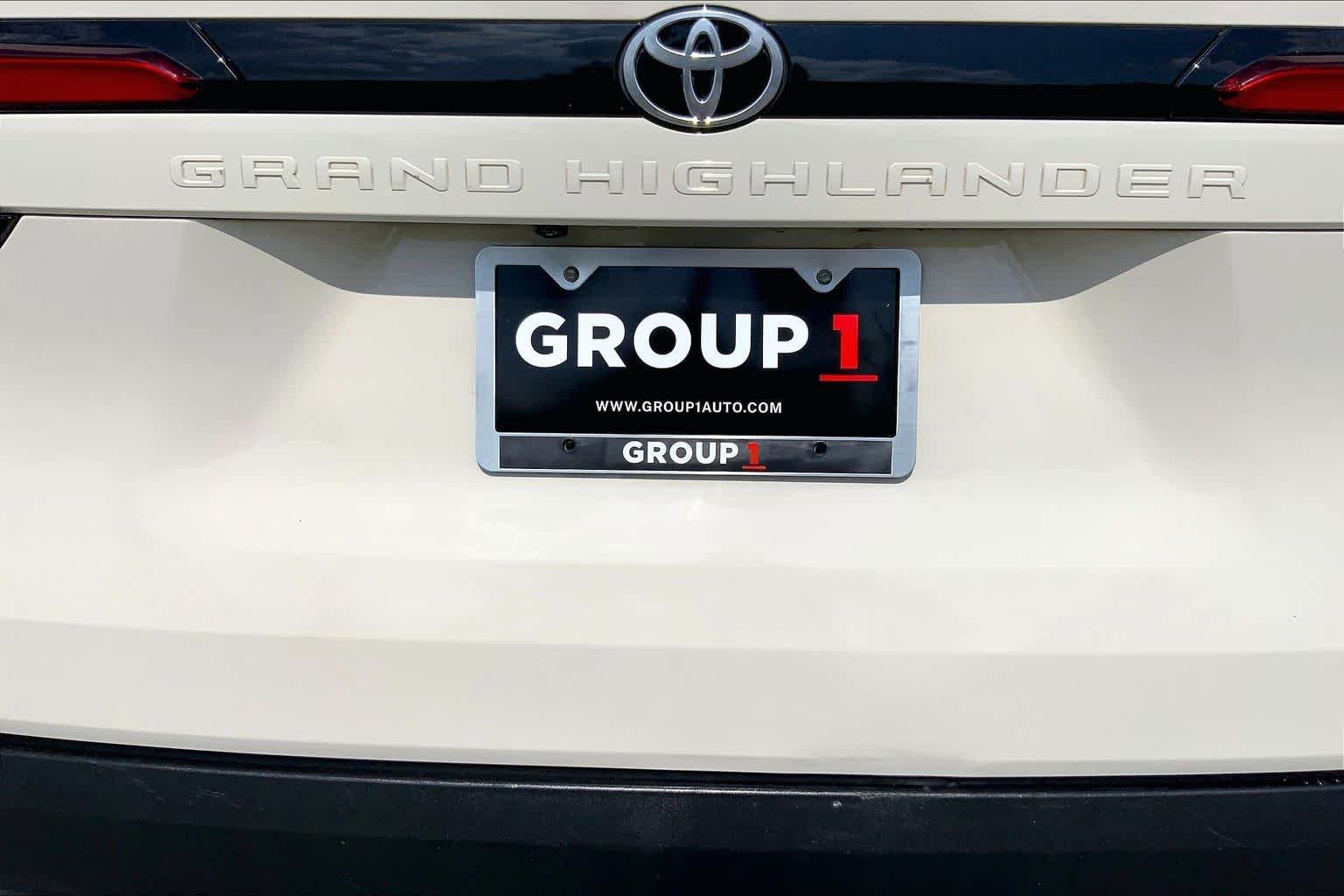 Used 2024 Coastal Cream Toyota XLE image 10