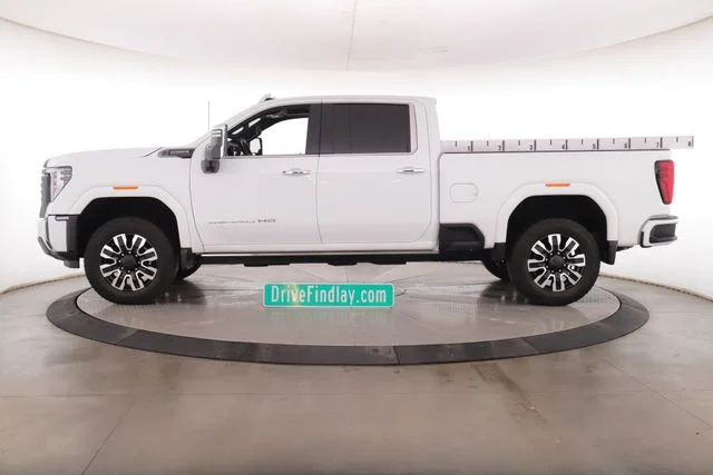 Used 2025 White GMC Denali Ultimate image 9