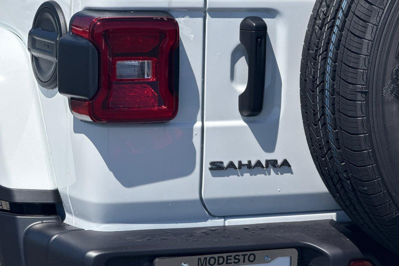 New 2026 Bright White Clearcoat Jeep Sahara image 26